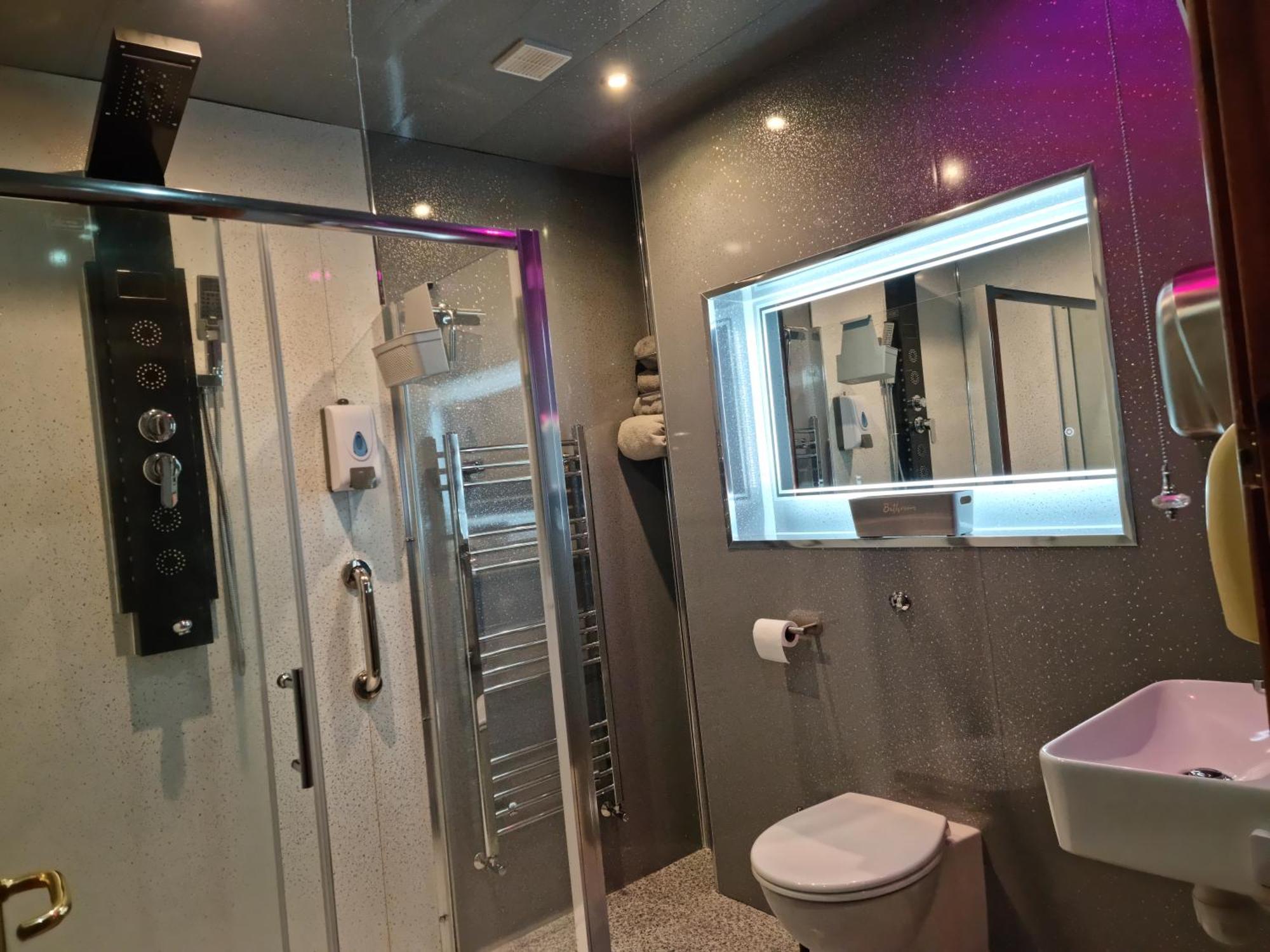 Castle Lodge - Brecon Beacons Accommodation Sennybridge Bagian luar foto